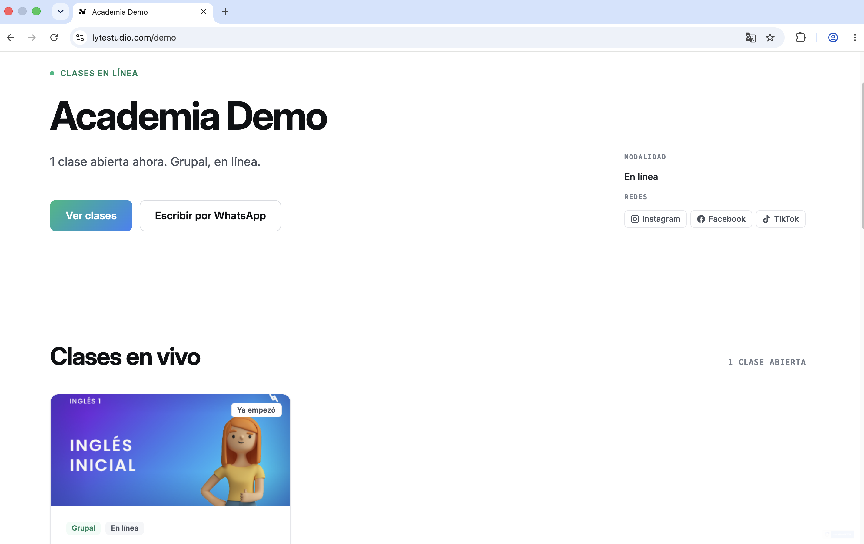 Página pública de una academia con catálogo y checkout